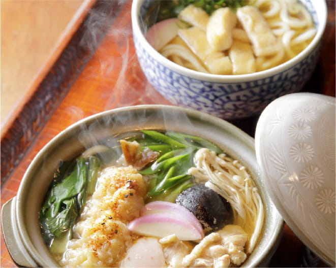 招楽のきつねうどんとなべ焼きうどん