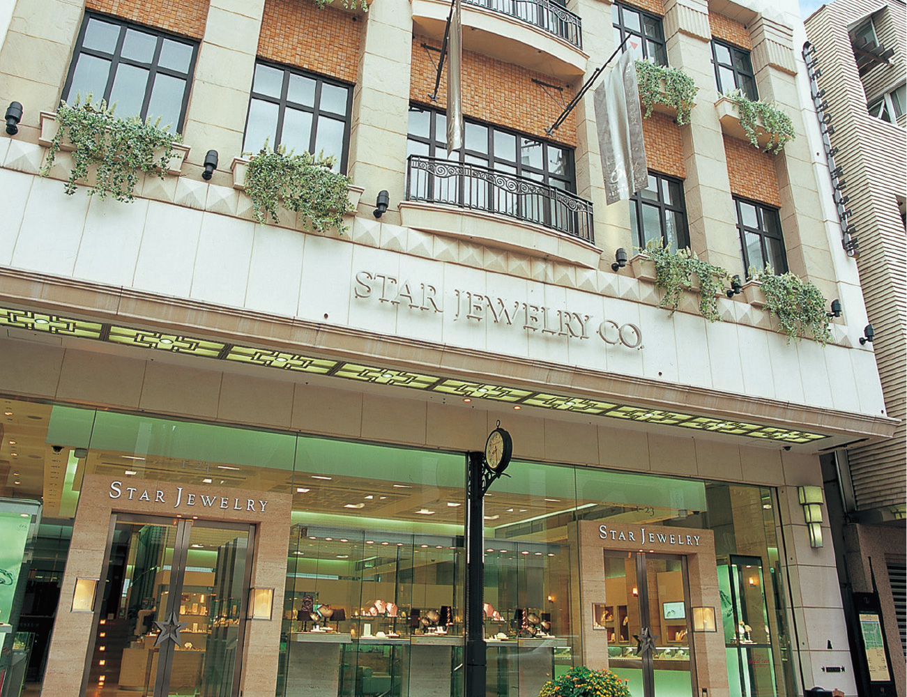 ミュージアムスペースを併設する〈スタージュエリー〉元町本店