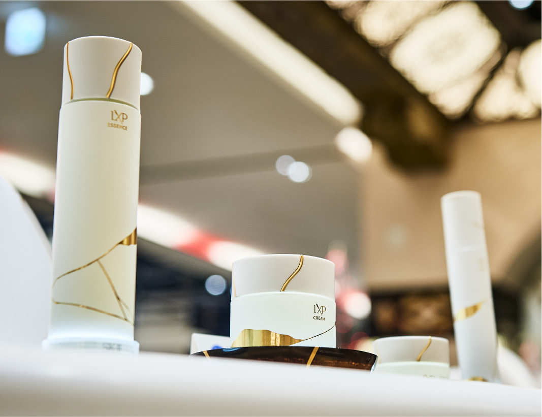 ゴールドを基調にした、LXP 金継ぎ シリーズの紹介コーナー